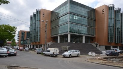 Centrul Universitar timişorean, gazdă pentru cercetători români din 32 de ţări