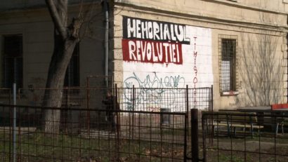 Tinerii fotografi din Lovrin, au imortalizat instantanee istorice la „Memorialul Revoluţiei” din Timişoara