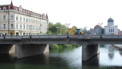 Pietonii nu mai au acces pe podul Sfântul Ladislau din Oradea