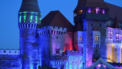 Noaptea Muzeelor în Hunedoara. Video-mapping și Festivalul Luminii la Castelul Corvinilor/ PROGRAM