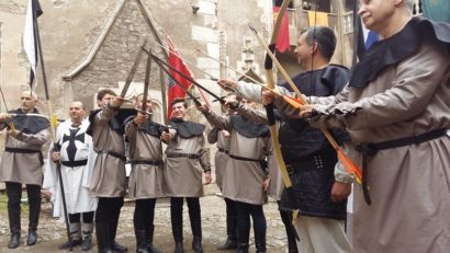 FOTO / Târgul European al Castelelor, deschis de domniţe, cavaleri şi salve de archebuze