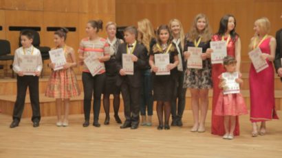 Concursul de interpretare şi creaţie artistică YOUNG ARTISTS a ajuns la a V-a ediţie