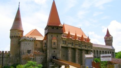 Discovery transformă Castelul Corvinilor într-unul “bântuit”. Încep filmările pentru o producție de realitate virtuală