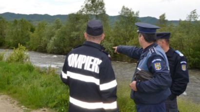 Continuă căutările copilului de un an şi şapte luni, dispărut în zona râului Strei