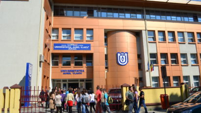 Universitatea „Aurel Vlaicu” Arad începe cursurile în sistem hibrid