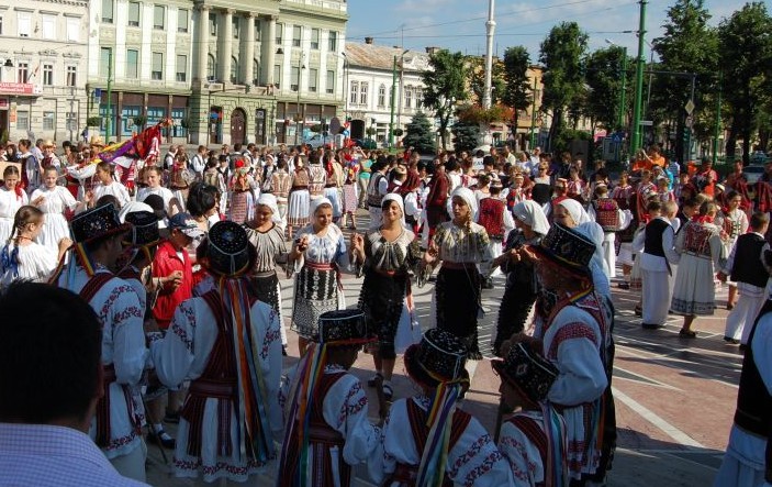 “Aşa-i jocul pe la noi” – Festival Internaţional de Folclor la Arad