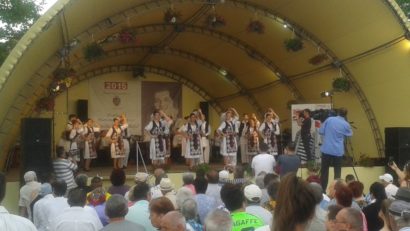 Festivalul „Aurelia Fătu Răduţu” ediţia a XXIII-a, la Bocşa. Concurs, invitaţi, joc şi voie bună