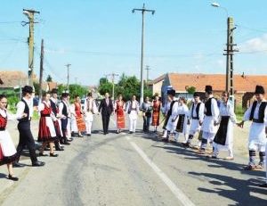 Concurs de dansuri populare la Dudeştii Noi