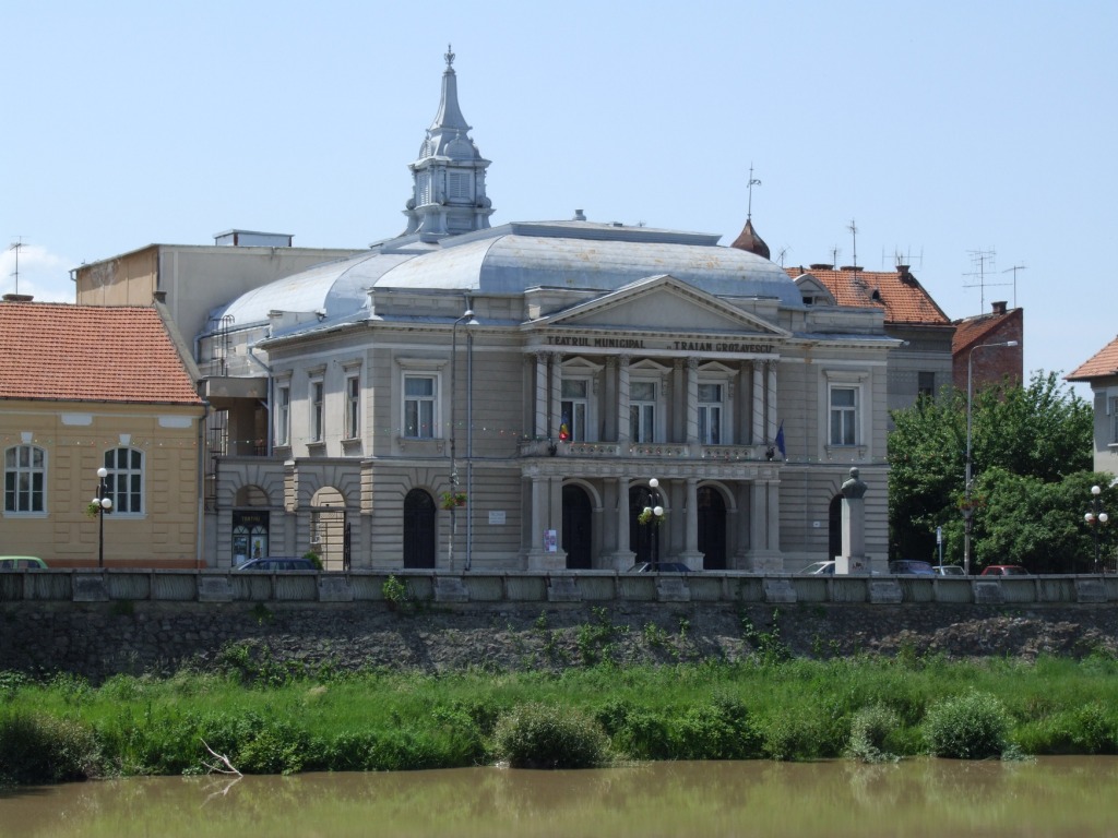 Comedia "Neveste de Fotbalişti", la Teatrul Municipal "Traian Grozăvescu"