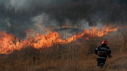 Arădean cuprins de flăcări într-un incendiu de miriște