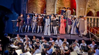 ? Festivalul ‘Opera Nights’ a început la Castelul Corvinilor. Biletele au fost epuizate în prima seară