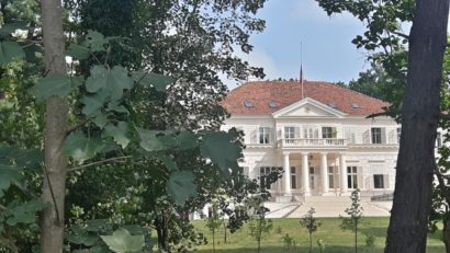 Sute de vizitatori au venit în minivacanță la Domeniul Regal de la Săvârșin