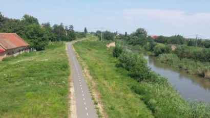 ?? Proiect european păstrat românește. Pista de biciclete de pe digul Begăi arată părăsită la un an de la inaugurare