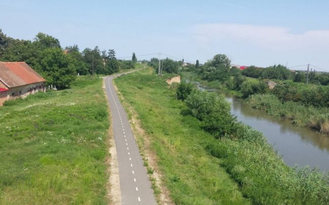 ?? Proiect european păstrat românește. Pista de biciclete de pe digul Begăi arată părăsită la un an de la inaugurare