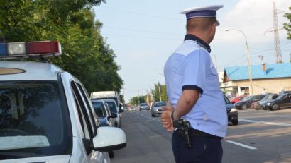 Record de amenzi în trafic aplicate de polițiștii arădeni. Un bărbat a fost prins băut și fără permis pe moped