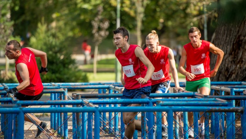 Arădenii sunt invitați la RED RUN: Alergare urbană cu obstacole și surprize