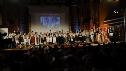 ?Prima zi a Festivalului “Iosif Sivu şi Cosmin Golban” în imagini. Festivitatea de premiere şi spectacolul de gală cu Ansamblul “Timişul” şi laureaţii ediţiilor precedente, în această seară