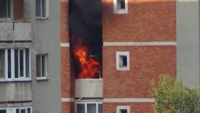 Incendiu puternic într-un bloc din Reșița