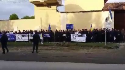 Continuă protestele angajaților din penitenciare. Sindicaliștii de la Buziaș ies în stradă