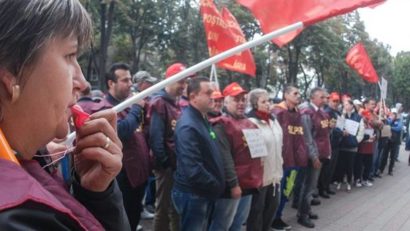 Poștașii din vestul țării au protestat în stradă