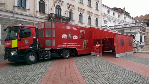 Timișorenii învață să acorde primul ajutor la Caravana SMURD din Piața Libertății