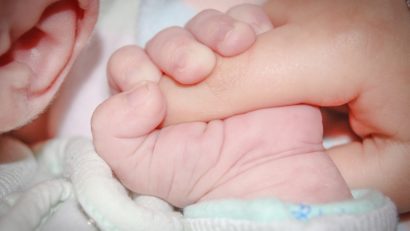 O șansă în plus pentru nou-născuții din Arad. Secția de Neonatologie a primit pulsoximetru de 3.500 de euro