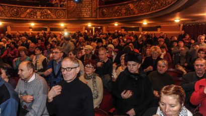 Spectacol folcloric aniversar-comemorativ dedicat eroilor Revoluţiei din Decembrie 1989, cu solişti renumiţi, la Opera Română din Timişoara