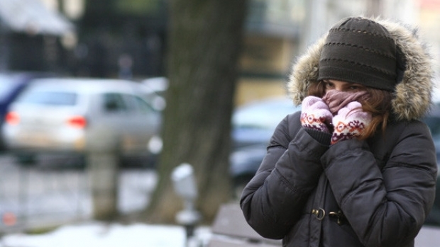 Vreme rece, cu cer noros şi ninsori slabe la munte