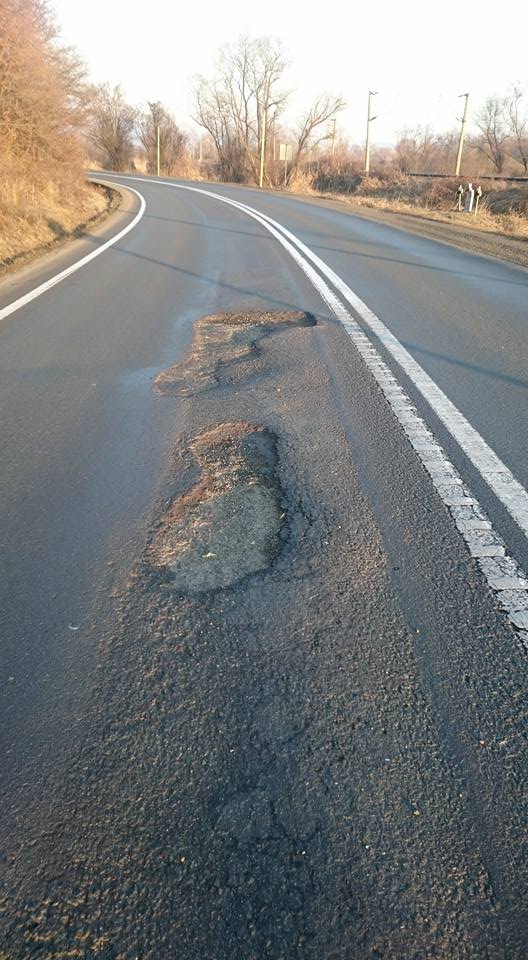 Unul dintre cele mai circulate drumuri din Arad a devenit un real pericol pentru șoferi