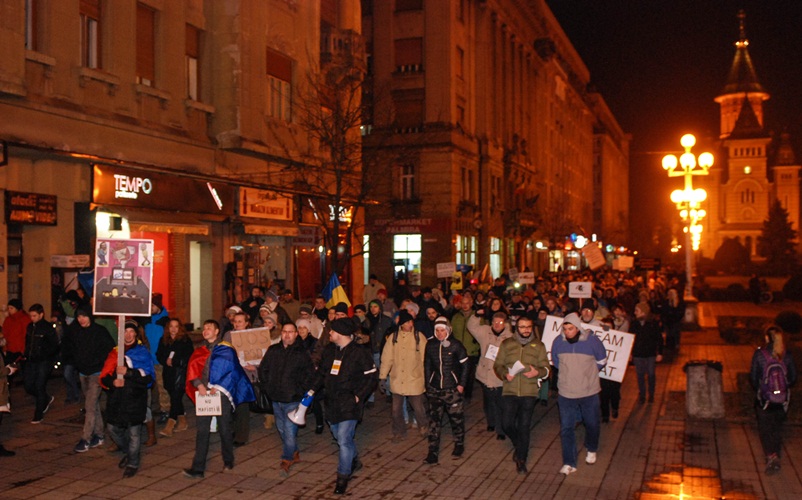 A zecea zi de proteste în Timişoara şi Arad. Manifestaţiile au continuat şi în Bucureşti