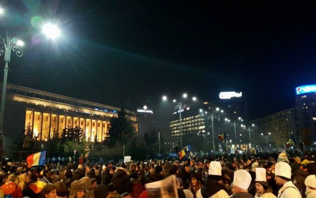 A șasea zi de proteste în Piața Victoriei din București