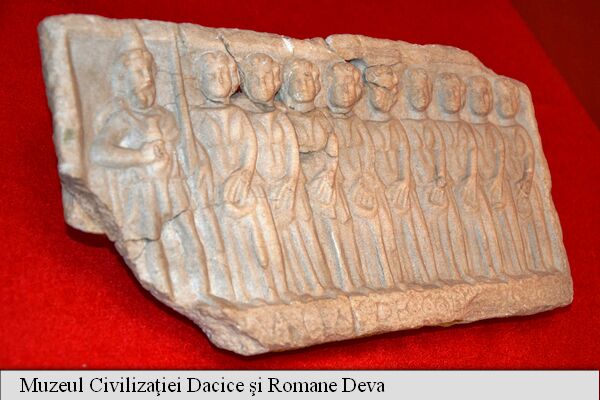 Zeul roman Silvanus, protectorul pădurilor, într-un relief din marmură este exponatul lunii la muzeul din Deva