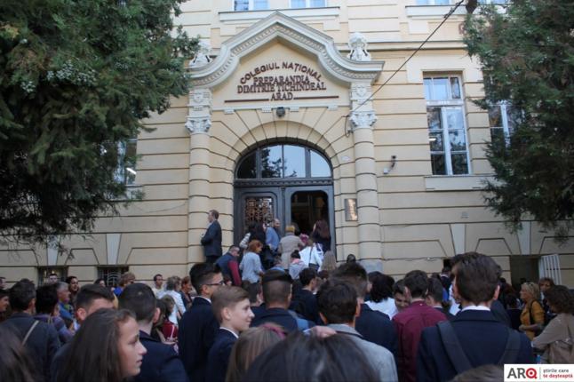 Inspectoratul Şcolar Arad explică de ce nu suplimentează numărul de clase pregătitoare la Colegiul Pedagogic