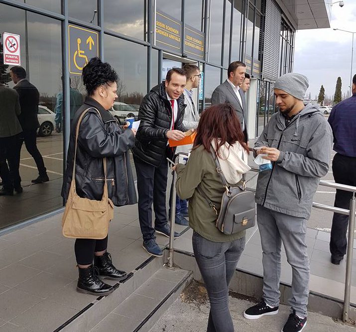 Mărţişoare pentru pasagerele de pe Aeroportul din Timişoara