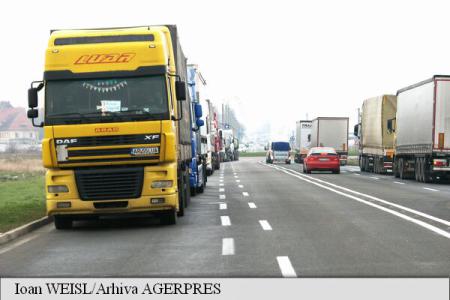 Coloană de TIR-uri de peste 5 kilometri pe autostrada Nădlac – Arad