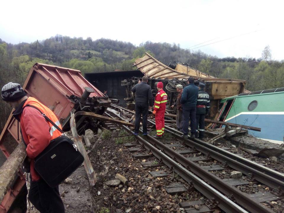 Aprovizionarea termocentralei Mintia, blocată după deraierea trenului de marfă lângă Petroșani