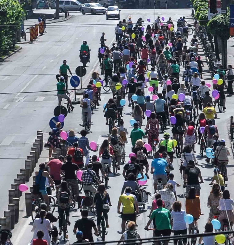 Bicicliştii timişoreni invitaţi să fotografieze bordurile enervante. Se va realiza o hartă