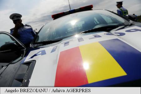 Focuri de armă pentru prinderea unui bărbat care a refuzat să oprească mopedul la semnalul poliţiştilor