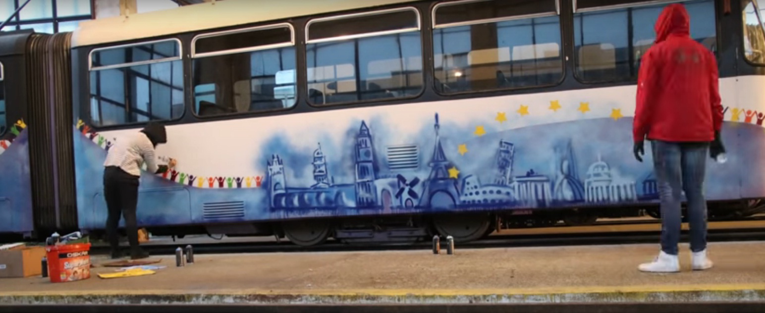 Plimbări cu tramvaiul decorat de Ziua Europei. Spectacole și concerte la Muzeul Satului/ PROGRAM