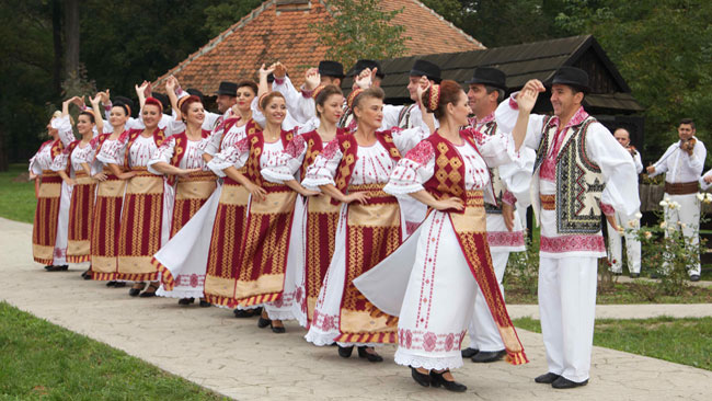 Comuna timişeană Sacoşu Turcesc găzduieşte în acest an Festivalul „Laleaua pestriţă”