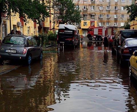 Semnal de alarmă: Mai multe zone din Reşiţa se inundă aproape la fiecare ploaie