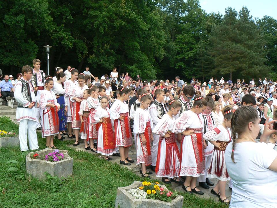 O nouă ediţie a Festivalului folcloric pentru copii “Florile Bârzavei”, la Gătaia