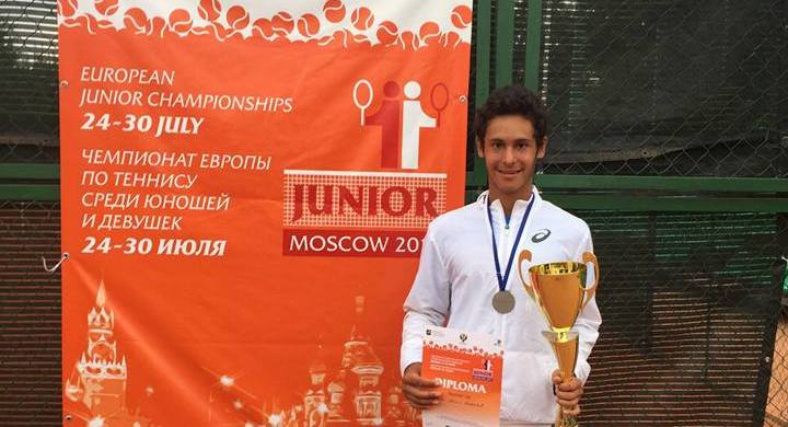 Timișorenii Alessia Ciucă și Nini Dica sunt calificați direct în turul al doilea la Campionatul European de tenis de câmp pentru juniori