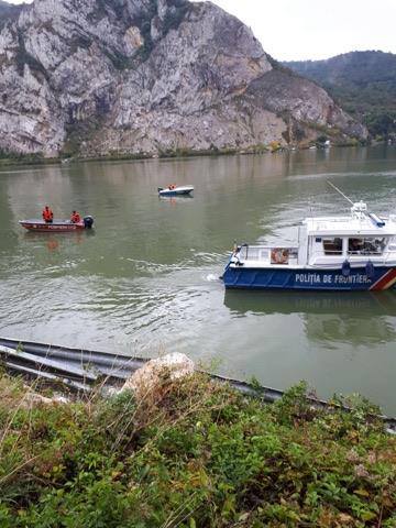 Trupul neînsufleţit al unei fetiţe, găsit în Dunăre. Se pare că e copilul din maşina căzută în apă