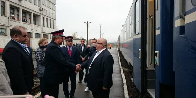 După ce a ajuns la Deva cu o întârziere de o oră, ministrul Transporturilor l-a demis pe directorul CFR