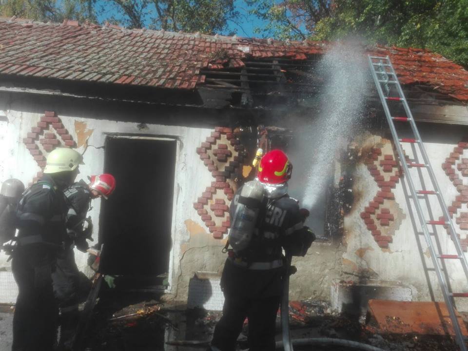 Incendiu la o clădire părăsită din Timişoara