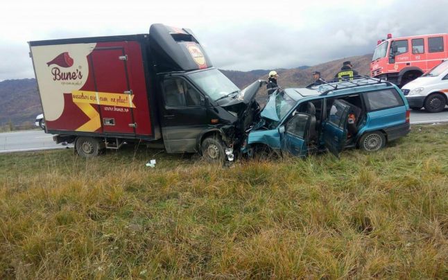 Accident soldat cu trei morţi în Caraş-Severin. Alţi doi oameni au ajuns la spital