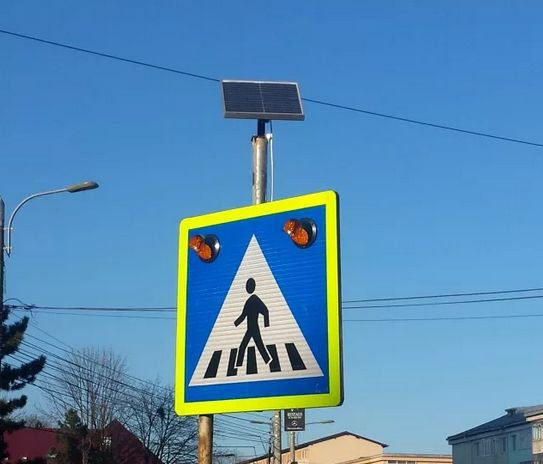 Indicatoare cu panou solar de peste 160.000 lei. Primăria Arad a decis unde vor fi amplasate