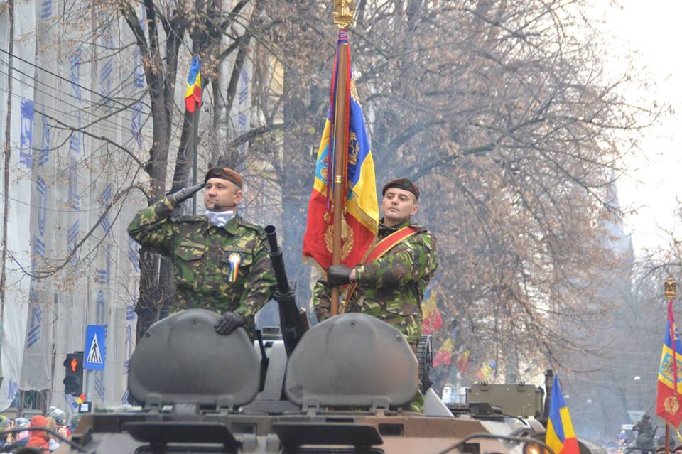 FOTO/ Parada militară de 1 Decembrie de la Timişoara, bucuria copiilor