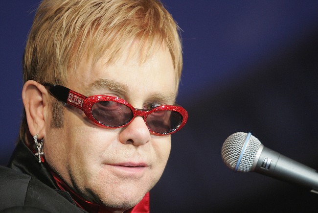 Elton John se retrage din viaţa muzicală